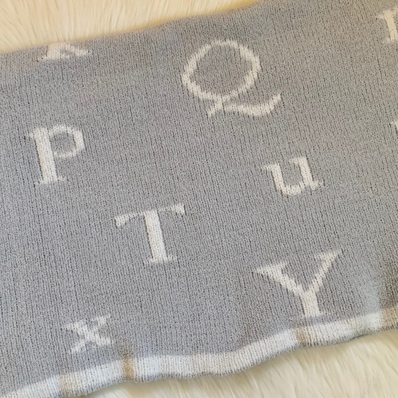 2 Baby Blankets - Picture 3 of 6